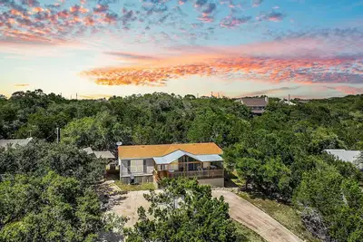 Image de Flamingo Fun Houzz I Canyon Lake, stargzing