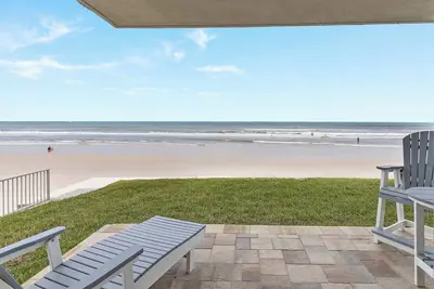 Image de Stylish First-Floor Escape with Unmatched Ocean Views