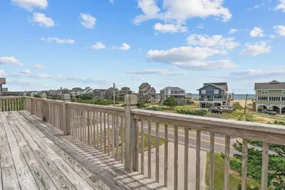 Image de Summer Savings - Semi-Oceanfront Dog Friendly Home with Pool, Elevator, Hot Tub