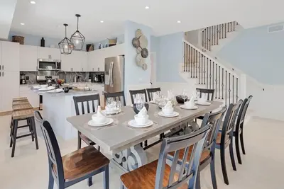 Image de **Duchess Of Catherine @ Duval** Brand New Home & Pool + Last Key Services…