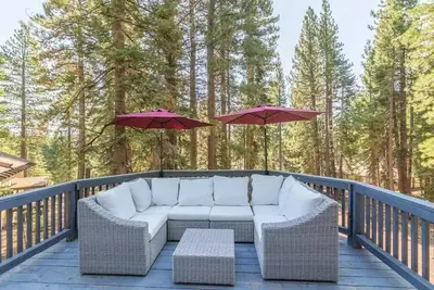 Image de Room for the Whole Crew to Enjoy - Ski Bird's Paradise, 31 Night Minimum