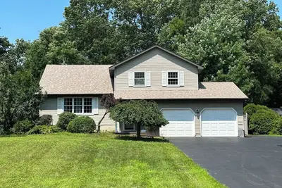 Image de Private, spacious 4 bedroom 2 bath 15 mins to Saratoga track w/ Pool and hot tub