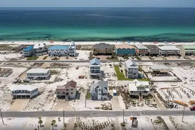 Image de 🏝️Sound Views-Walk to Beach-Outdoor Shower-Spacious-4br Nautilus