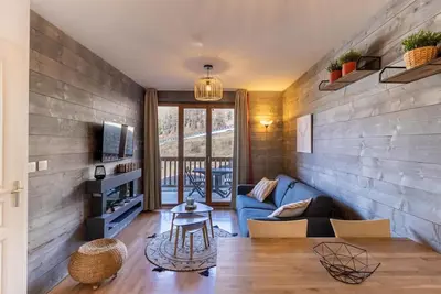 Image de 200m du centre station, 2ème étage, vue pistes de ski, piscine, balcon, télévision, casier à ski