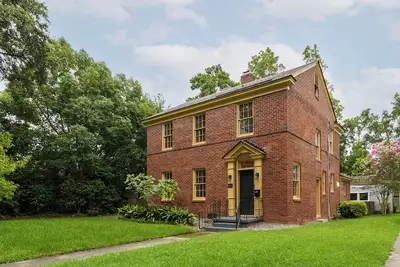 Image de Exquisite Music Inspired Ardsley Park Home by Lucky Savannah