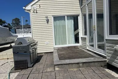 Image de Family size Beach house located right on the lagoon
