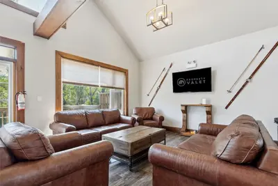 Image de 8 Br Luxury Swiss Style Chalet w/ Hot Tub