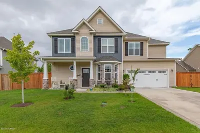 Image de Spacious Pool Oasis, Private Fun Home Near to Base with a Game Room!