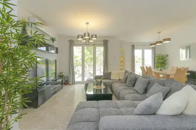 Image de Presidential suite in the Plaza of Villamartin. Front line Golf. No noise.