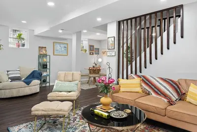 Image de Spacious, Chic, and Artistic Suite near Kirkwood and East Lake Golf Course!