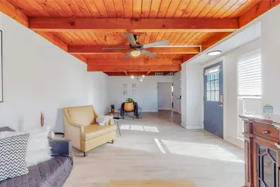 Image de ⟫ Dog Run & Courtyard 2 Bedroom Apt w/King Bed W&D