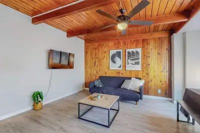 Image de ⟫ Dog Run & Courtyard 2 Bedroom Apt w/King Bed W&D