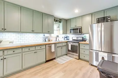 Image de Pet-Friendly Alabama Retreat w\/ Deck & Patio!