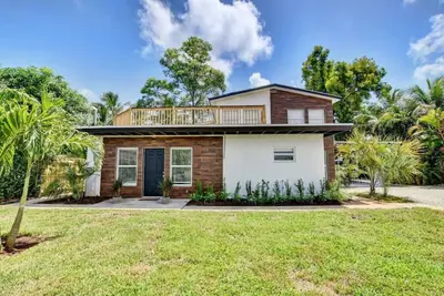 Image de 311 Downstairs · New 2/2 * 3-blocks off the Ave in heart of Delray!
