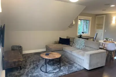Image de Beautiful 1 bedroom suite in Saanich West\n