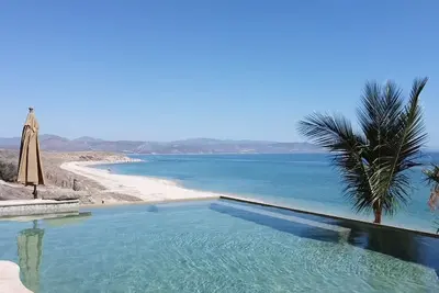 Image de Luxury Beachfront Gem ~ Panoramic Sea Views ~ Heated Pool