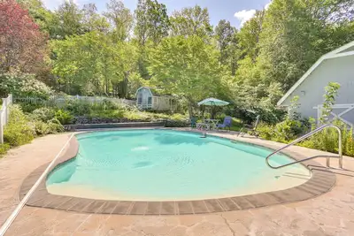 Image de Sparrow Bush Retreat w\/ Pool & Screened Porch