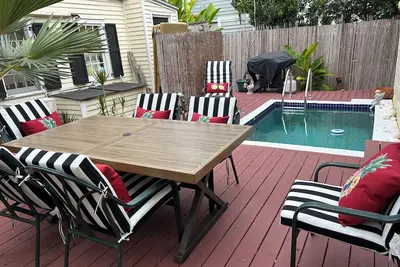 Image de Paradise found! 2 br/1 bth restored Old Town home with private cocktail pool