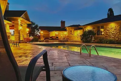 Image de Pool, Cabana, Bar & Fireplace
