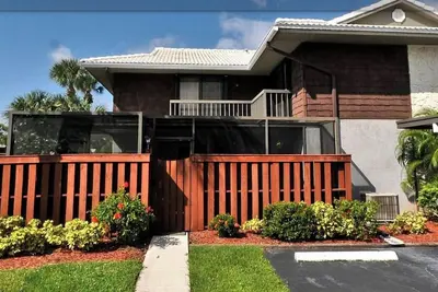 Image de Stunning two bedroom townhouse in a centralized location of Port St Lucie.