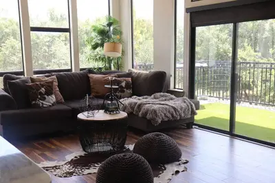 Image de Unit Under Construction: Luxury Midrise - Mins away from Medical Center, Nrg