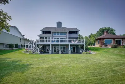 Image de Lakefront Syracuse Home w/ Deck & Private Dock!