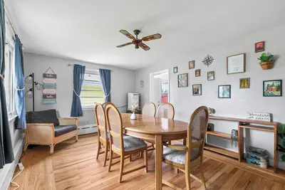 Image de New Rambler's Retreat. Hot Tub, Big Yard, Beach!