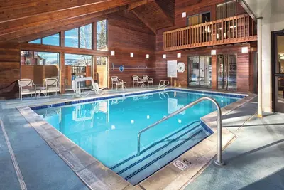 Image de 1 Bedroom Deluxe Condo w/ Kitchen, Steamboat Springs, Near Ski Resort! !