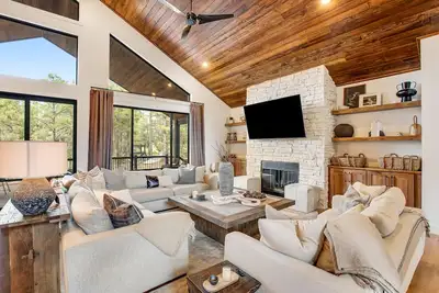 Image de Stunning Torreon home with expansive deck, grill, fireplace, & Ac
