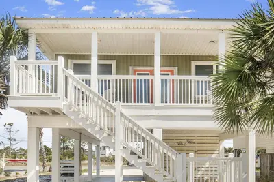 Image de The Nest | 3br | Pet-Friendly | Steps to Beach