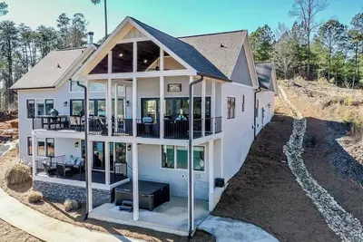 Image de Lake Keowee waterfront Escape!