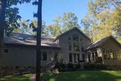 Image de Wooded getaway in park-like, gated community w\/pool, beach and recreation area!