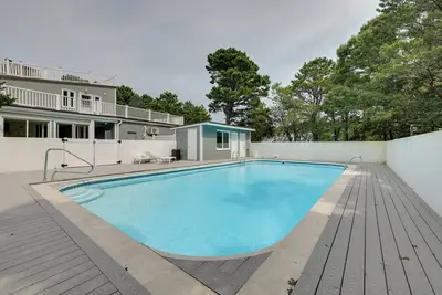 Image de Cape Cod Home w/ Roof Top Deck, Pool & Hot Tub!