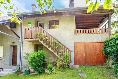 Image de Situé à 31km de Chambéry et à 33km d'Albertville, dans la petite vallée du Val Gelon, entre le Parc