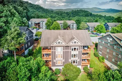 Image de Peace at Echota - Direct Grandfather Mtn Views!