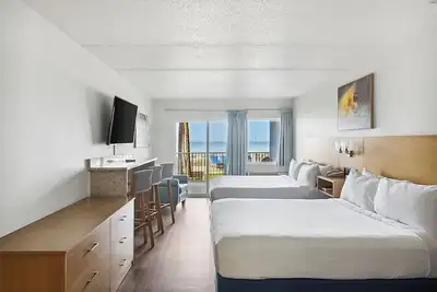 Image de Proximity at its Best! Gulf View, Full Kitchen, Beachfront Property w/ Pool!