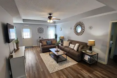 Image de Family Friendly Home~Pets Welcome-Fenced Yard