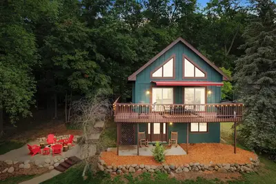 Image de Modern Cabin-Stunning Fall Colors & Mtn Views-Hot Tub-Game Room-FirePit-Dogs!