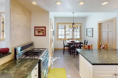 Image de Elegant Creekside Retreat with Stone Fireplace & Grand Hyatt Access