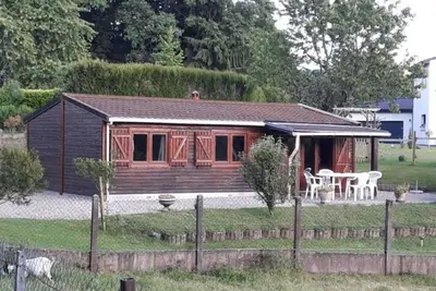Image de Chalet de plain-pied au calme avec jardin clos près d'Aurillac, idéal pour randonnées et villages pittoresques