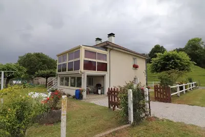 Image de Gîte Authentique avec Jardin, Terrasse et WiFi près de Salers et Puy Mary