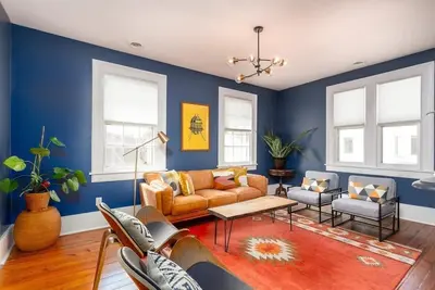 Image de Upscale Historic Suite 3 Blocks from King Street!