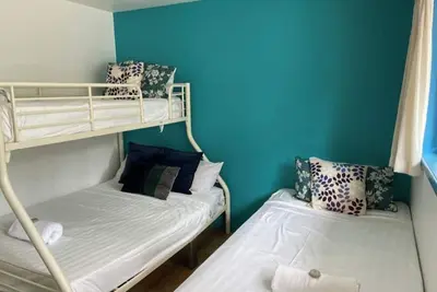 Image de Beach house in Byron Bay. Available for school leavers