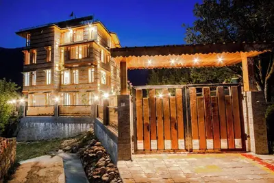 Image de Stone and wood cosy chalet admist apple garden with a beautiful law