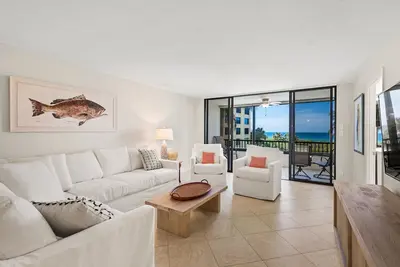 Image de Everything is New! Immaculate Beach Front Condo with Stunning Views at Island Reef, 304a