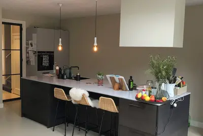 Image de Nice familyhouse in green area only 25 mins from Amsterdam