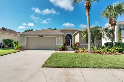 Image de Gorgeous Stoneybrook Home with Private Pool, Lake, Golf Course, 2 King Beds!