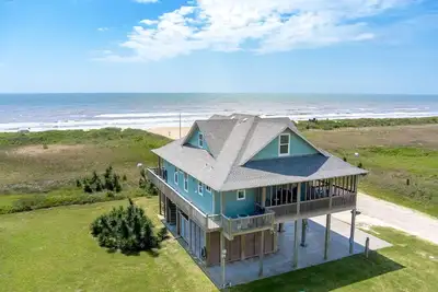 Image de #JustAWavin'- Quiet, Beautiful Beachfront, Screened Porch, with Amazing Views