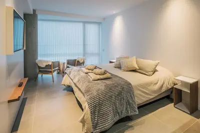Image de Main Located Cozy Apartment, in the middle of everting.