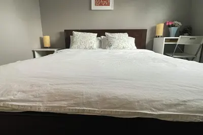 Image de 202. 2nd Fl private room with queen bed
